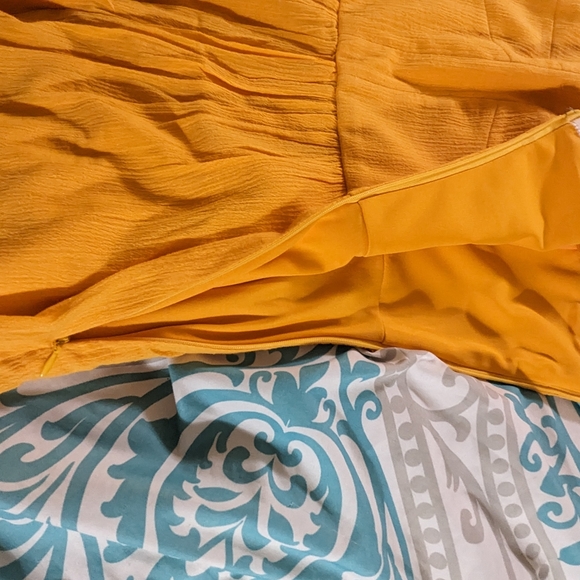 Le Chateau size Med. strapless dress - Picture 2 of 7